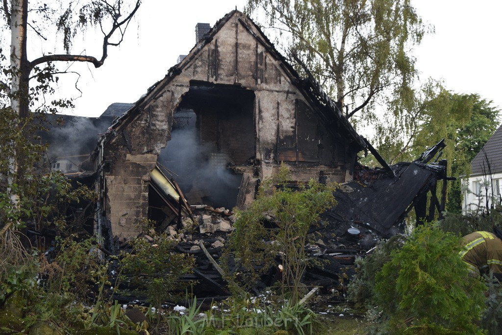 Grossfeuer Einfamilienhaus Siegburg Muehlengrabenstr P0877.JPG - Miklos Laubert